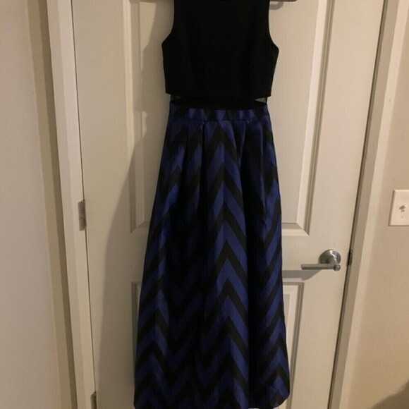 BESTY & Adam Formal Evening Gown - Picture 8 of 9